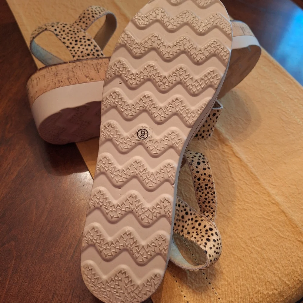 NWOT leather BOUTIQUE BY CORKYS furry platform flatform sandals si…
